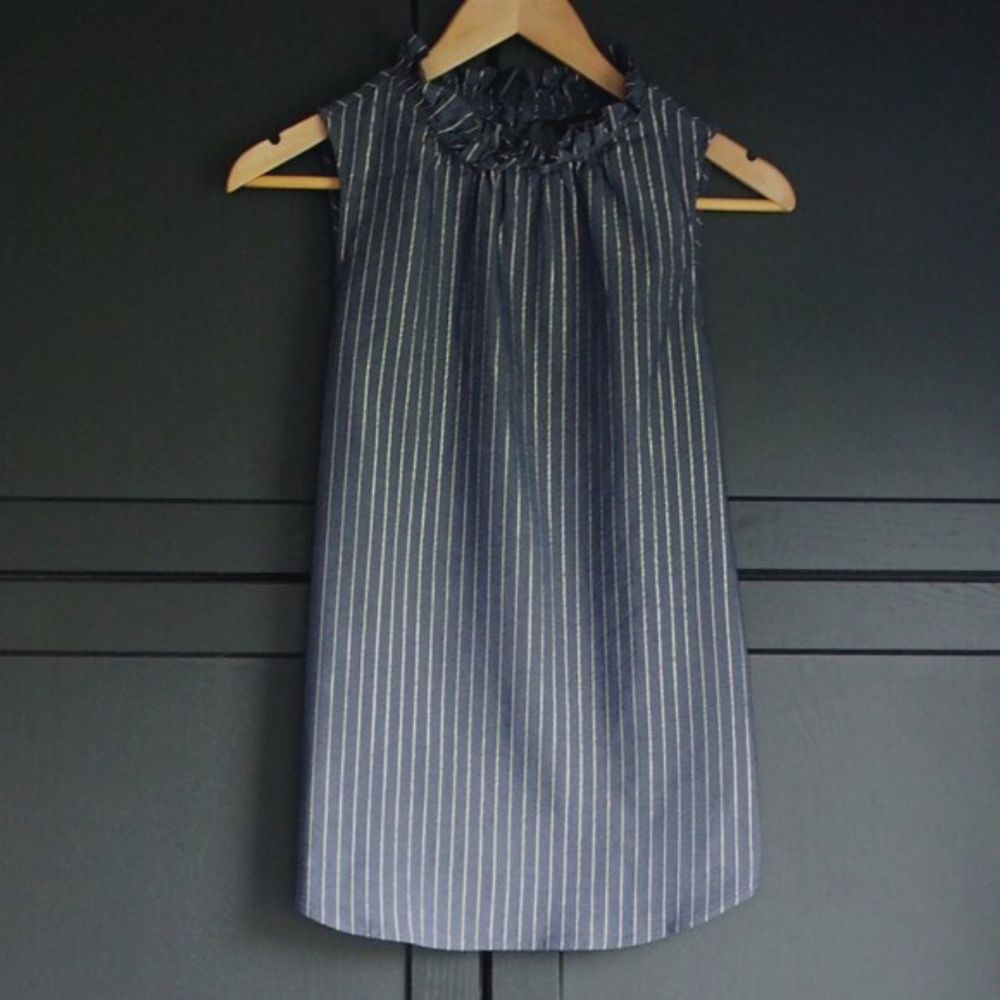 Banana Republic | Sleeveless Ruffle Collar Blouse w Metallic Gold Pinstripe